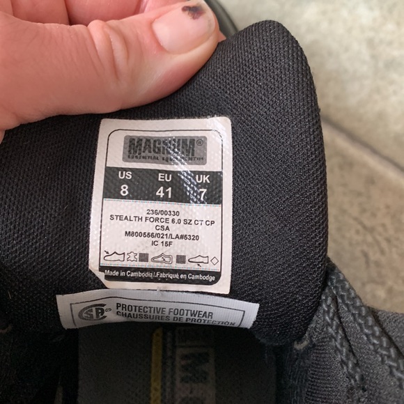 Magnum weatherproof work boots . csa approved steel toe . Gently used - Picture 3 of 4